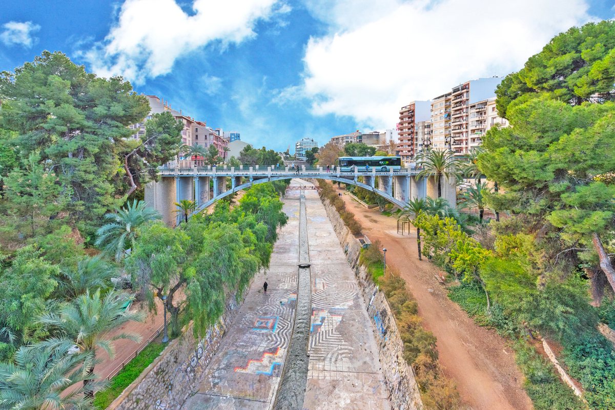 Puente de Canalejas sobre el cauce del Vinalopó, en Elche, visto desde arriba